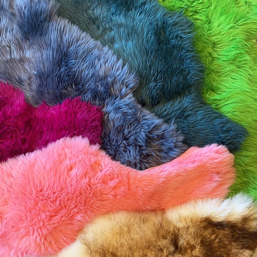 Gekleurde schapenvacht voor in je interieur!