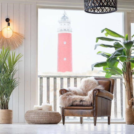 Lichtbeige schapenvacht voor fauteuil of bank.